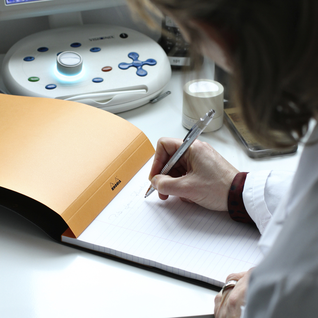 Schrijfblok Rhodia A5 lijn 80 vel 80gr met kantlijn oranje